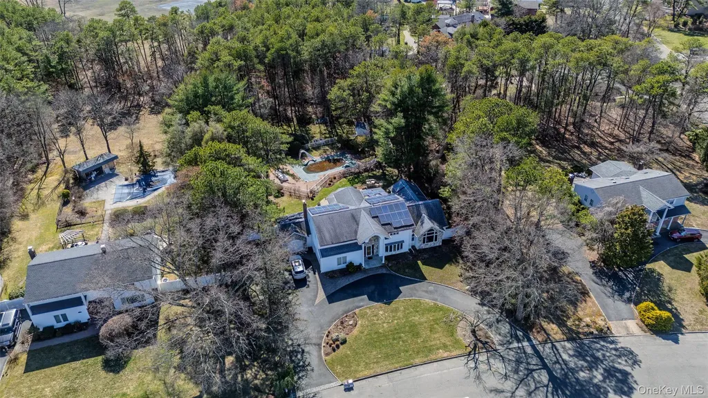 12 E Dosoris Lane Dix Hills NY 11746