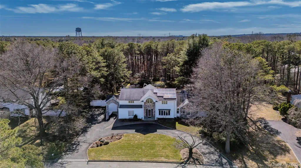 12 E Dosoris Lane Dix Hills NY 11746