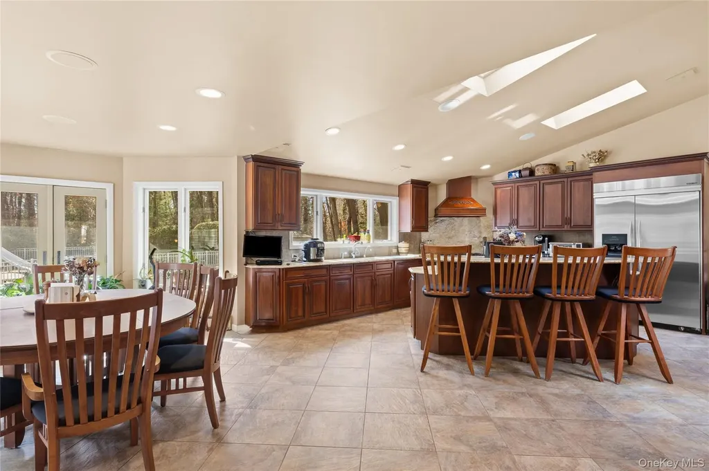 12 E Dosoris Lane Dix Hills NY 11746