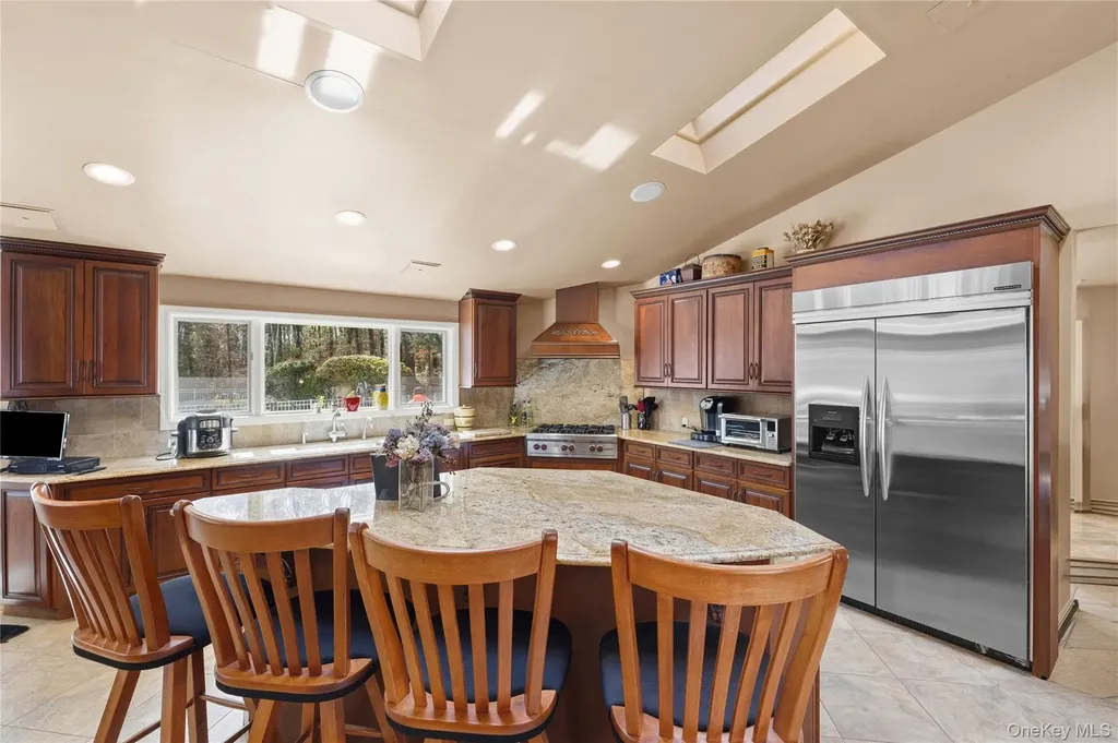 12 E Dosoris Lane Dix Hills NY 11746
