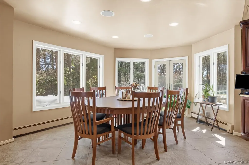 12 E Dosoris Lane Dix Hills NY 11746