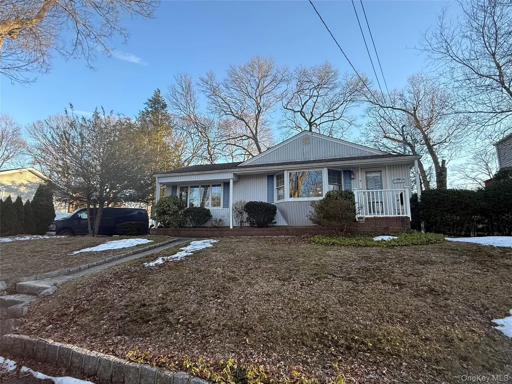 8 Dee Place Huntington Station NY 11746