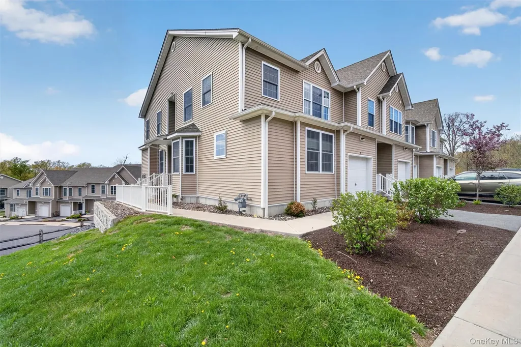 35 Pinto Road E Middletown NY 10941