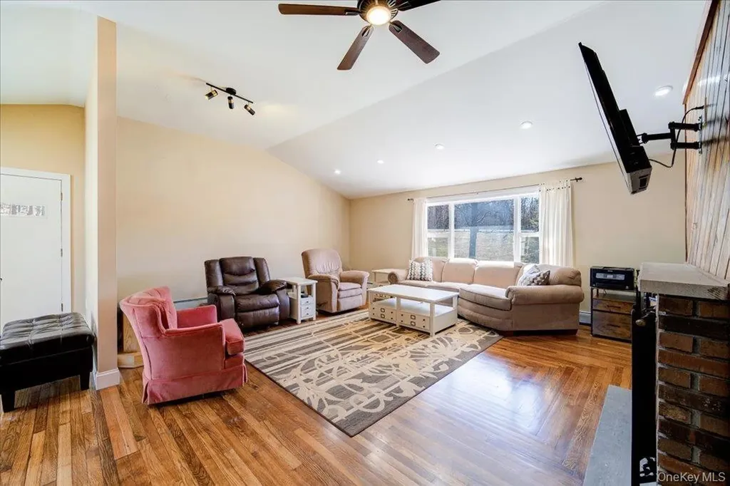 1548 State Route 32 Wallkill NY 12589