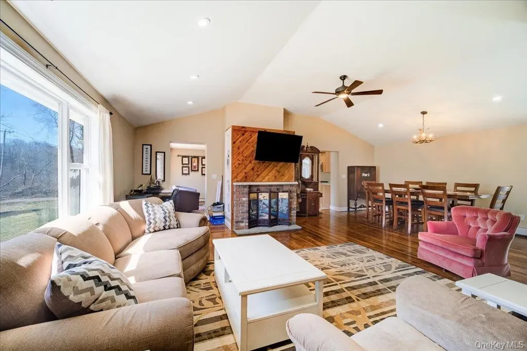 1548 State Route 32 Wallkill NY 12589