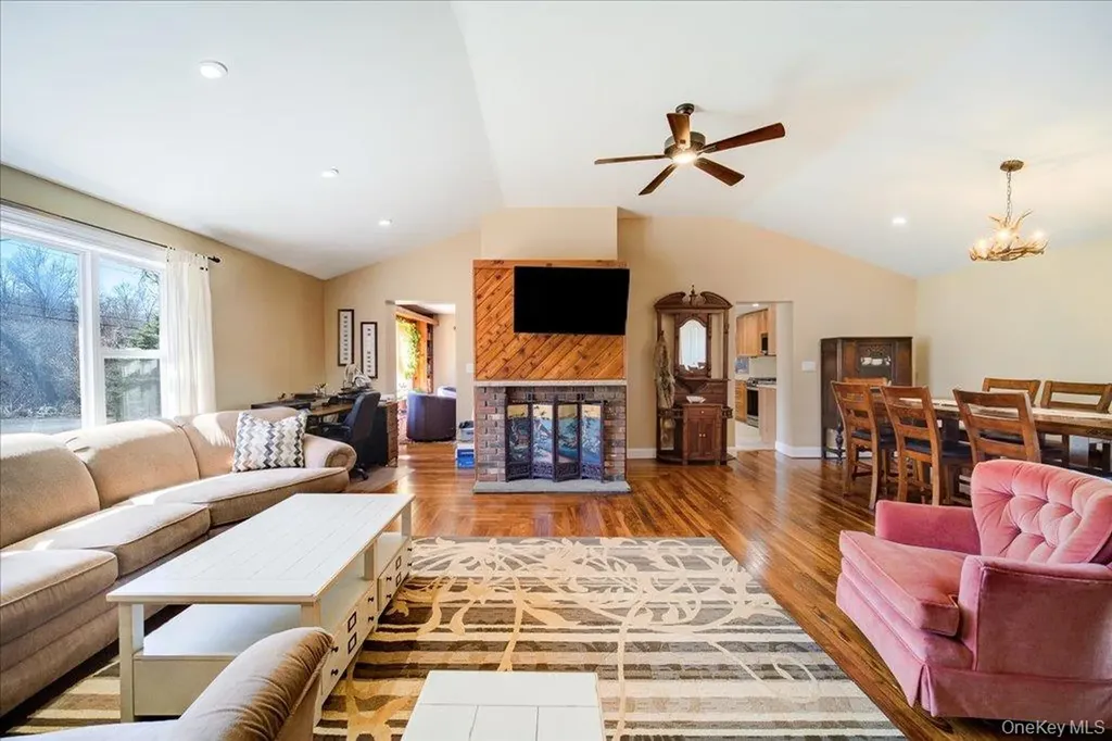 1548 State Route 32 Wallkill NY 12589