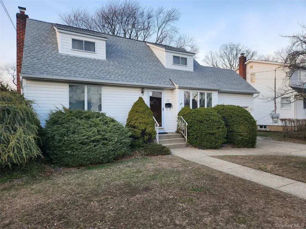 77 Nims Avenue West Babylon NY 11704