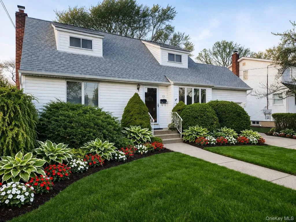 77 Nims Avenue West Babylon NY 11704