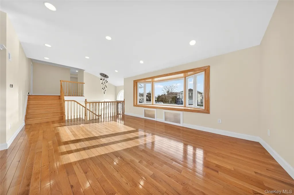 38 S Oaks Boulevard Plainview NY 11803
