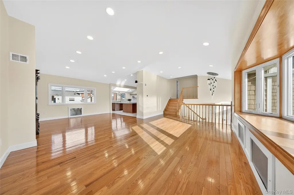 38 S Oaks Boulevard Plainview NY 11803