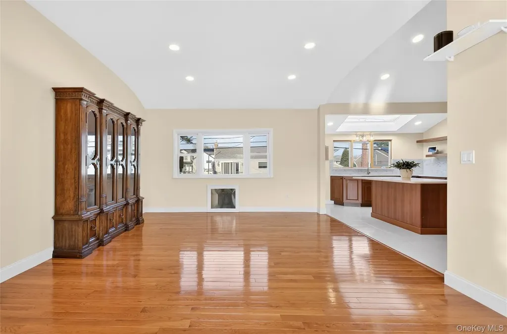 38 S Oaks Boulevard Plainview NY 11803