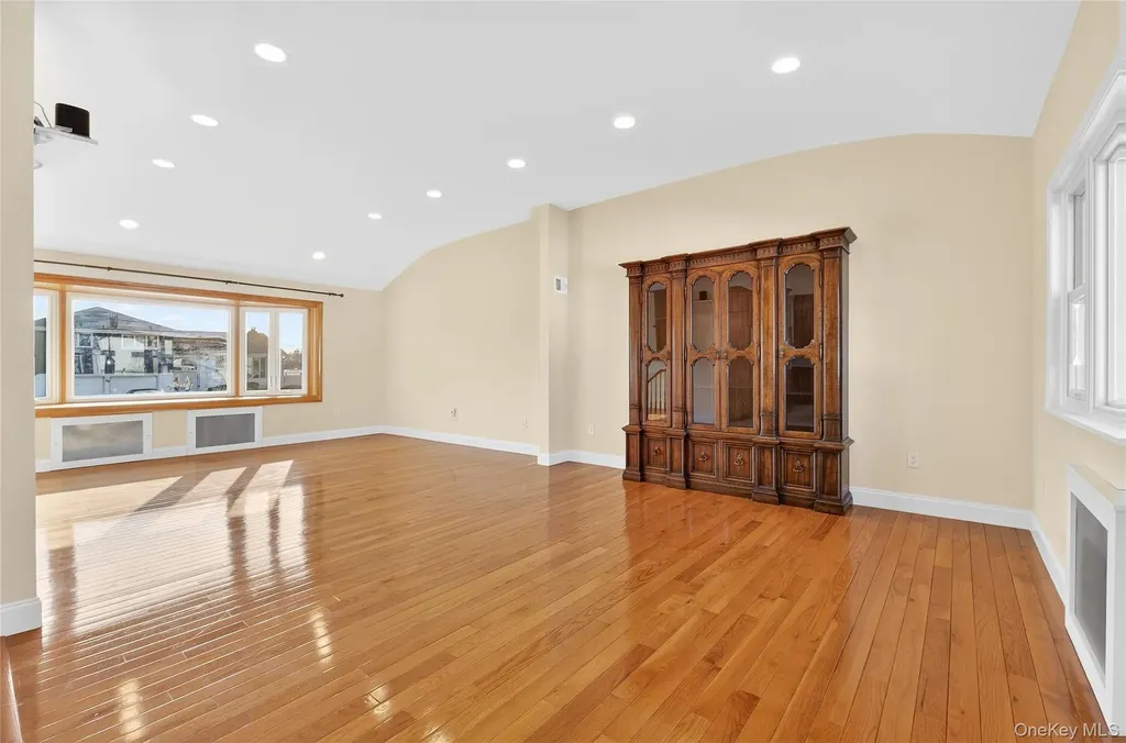 38 S Oaks Boulevard Plainview NY 11803
