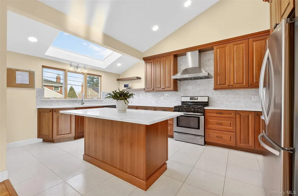 38 S Oaks Boulevard Plainview NY 11803