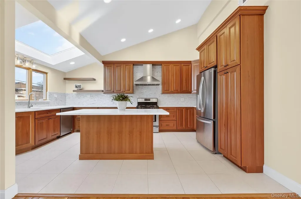 38 S Oaks Boulevard Plainview NY 11803