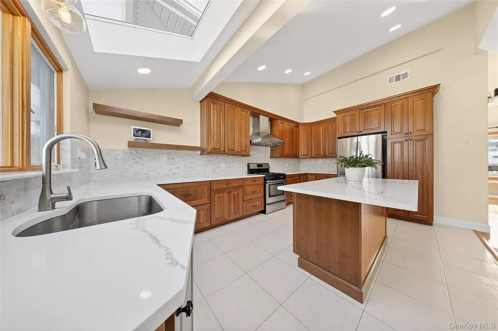 38 S Oaks Boulevard Plainview NY 11803