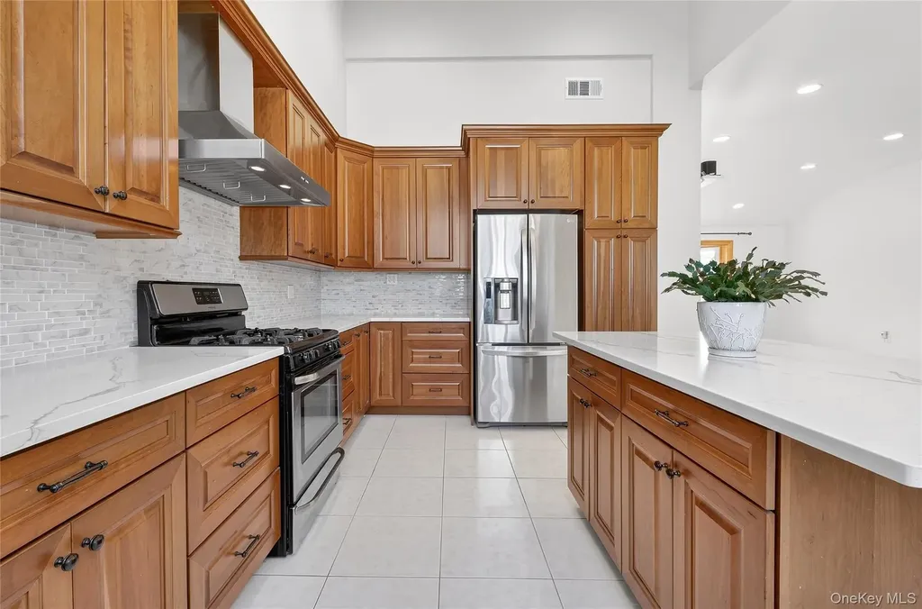 38 S Oaks Boulevard Plainview NY 11803