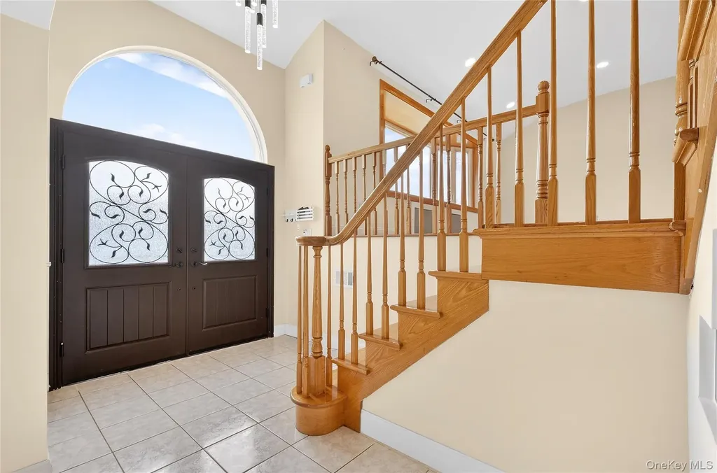 38 S Oaks Boulevard Plainview NY 11803