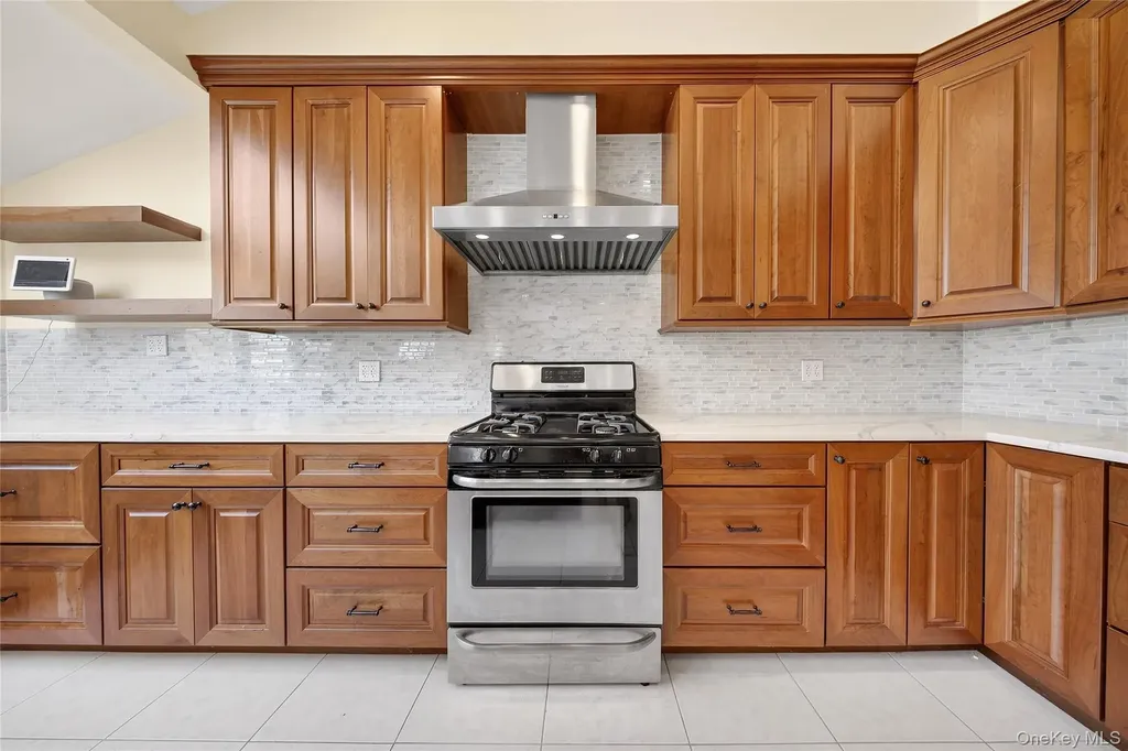 38 S Oaks Boulevard Plainview NY 11803