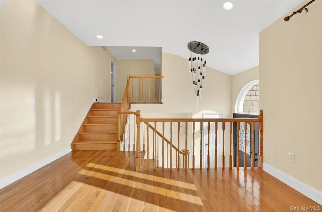 38 S Oaks Boulevard Plainview NY 11803