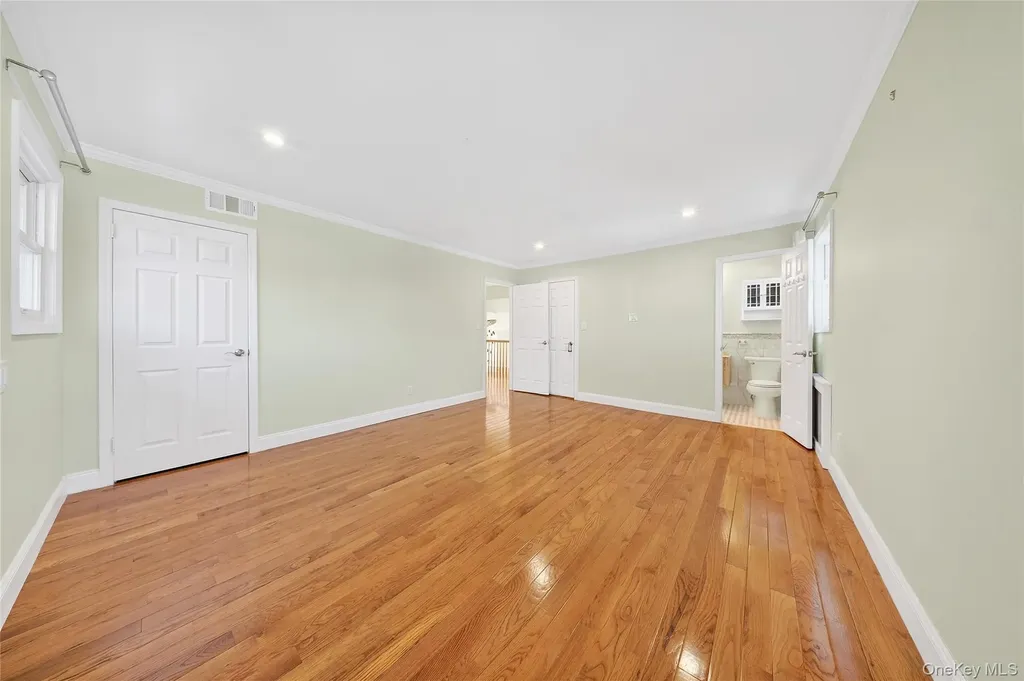38 S Oaks Boulevard Plainview NY 11803