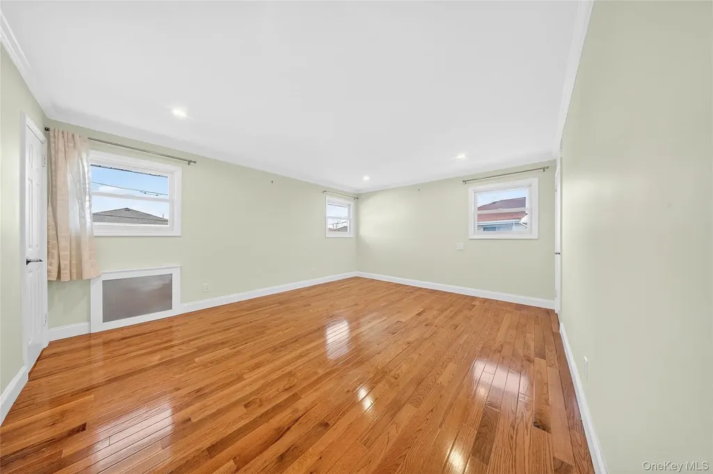 38 S Oaks Boulevard Plainview NY 11803