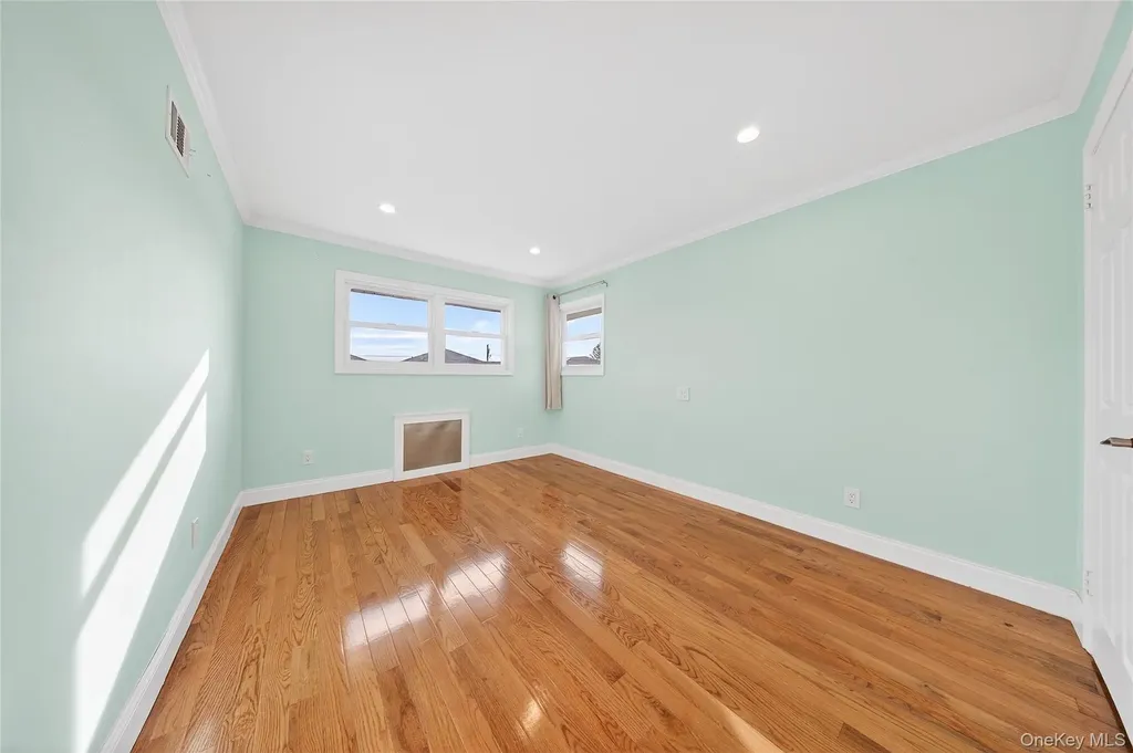 38 S Oaks Boulevard Plainview NY 11803