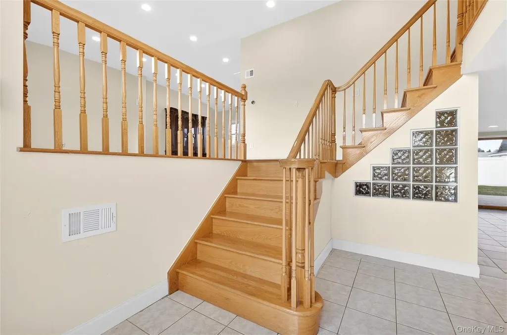 38 S Oaks Boulevard Plainview NY 11803