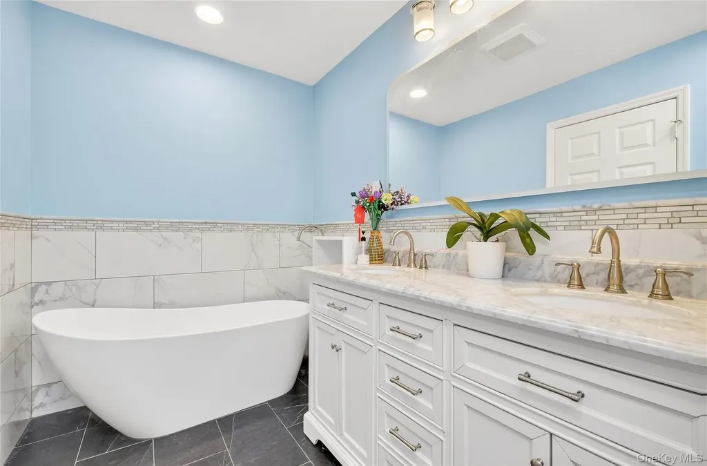 38 S Oaks Boulevard Plainview NY 11803