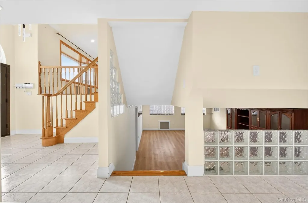 38 S Oaks Boulevard Plainview NY 11803