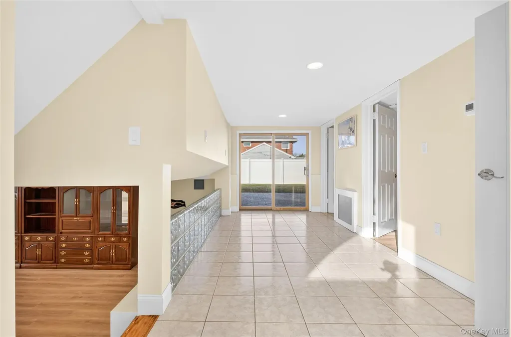 38 S Oaks Boulevard Plainview NY 11803