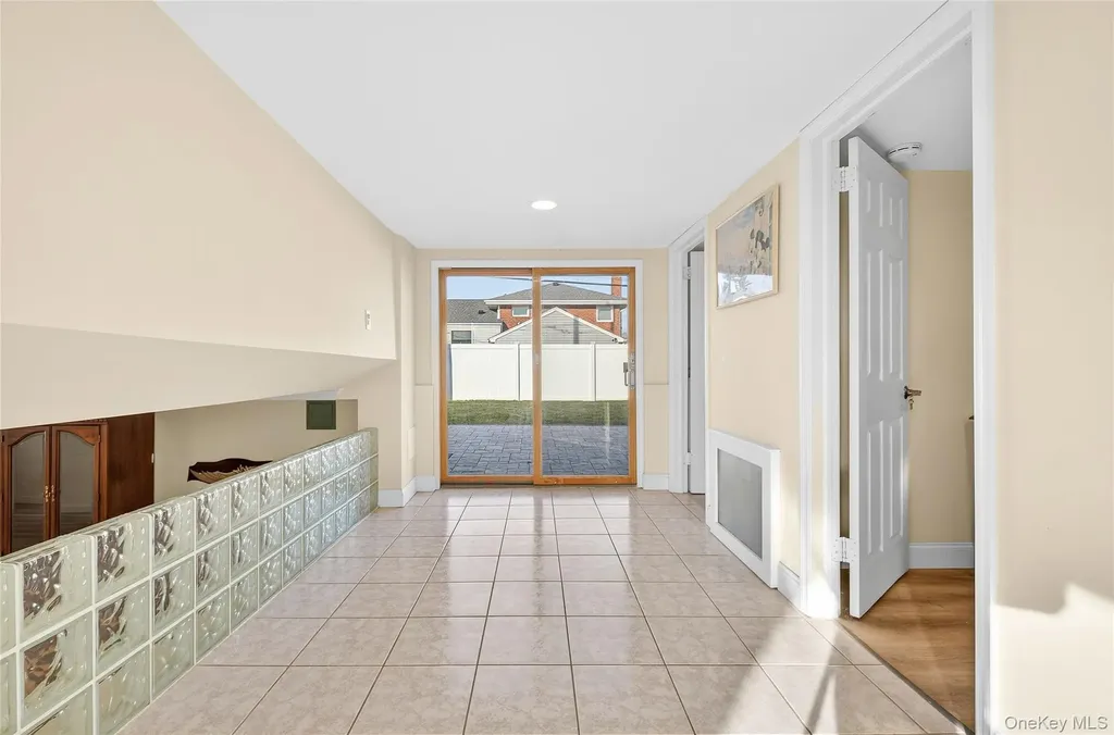 38 S Oaks Boulevard Plainview NY 11803