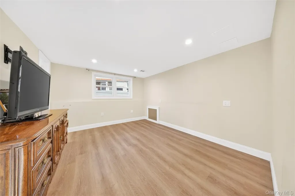 38 S Oaks Boulevard Plainview NY 11803