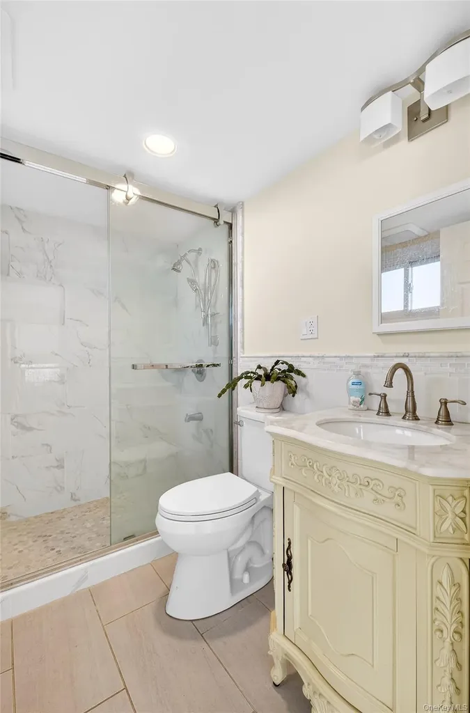 38 S Oaks Boulevard Plainview NY 11803