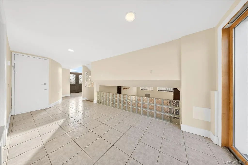 38 S Oaks Boulevard Plainview NY 11803