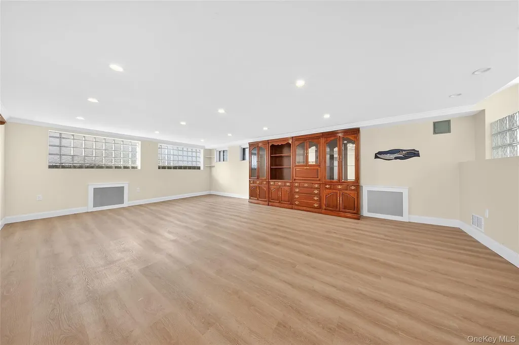 38 S Oaks Boulevard Plainview NY 11803