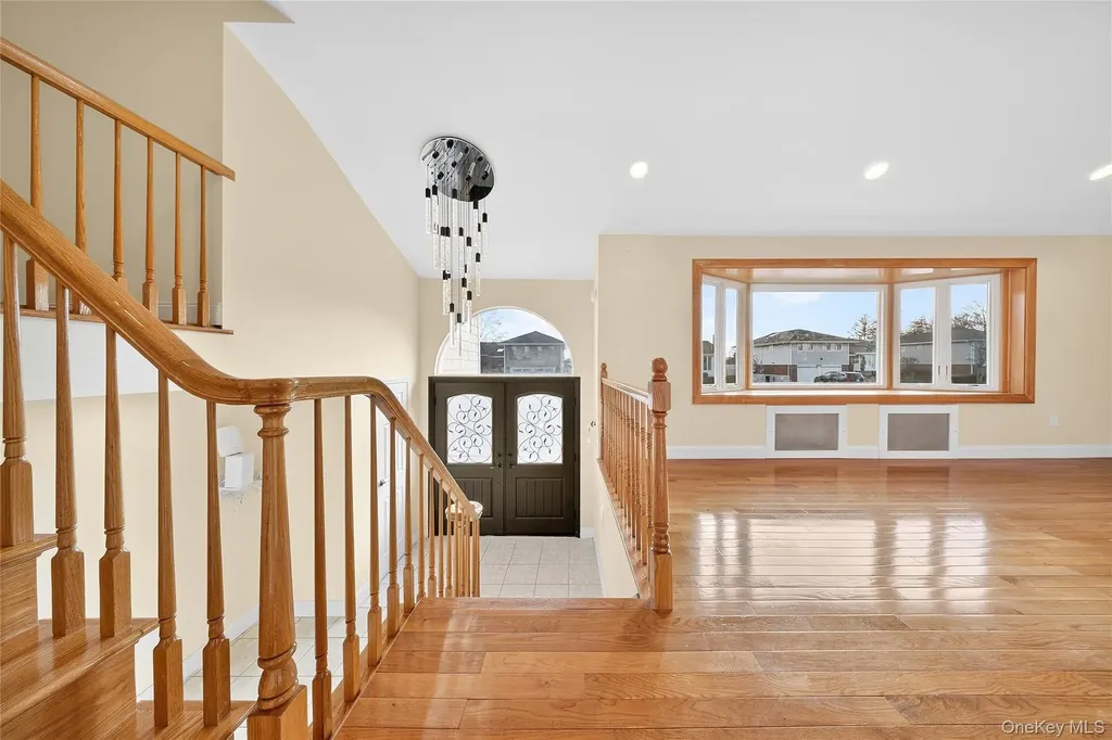 38 S Oaks Boulevard Plainview NY 11803