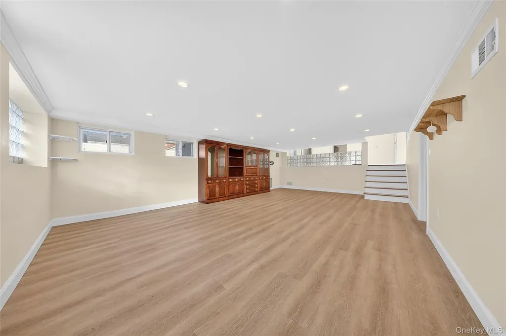 38 S Oaks Boulevard Plainview NY 11803