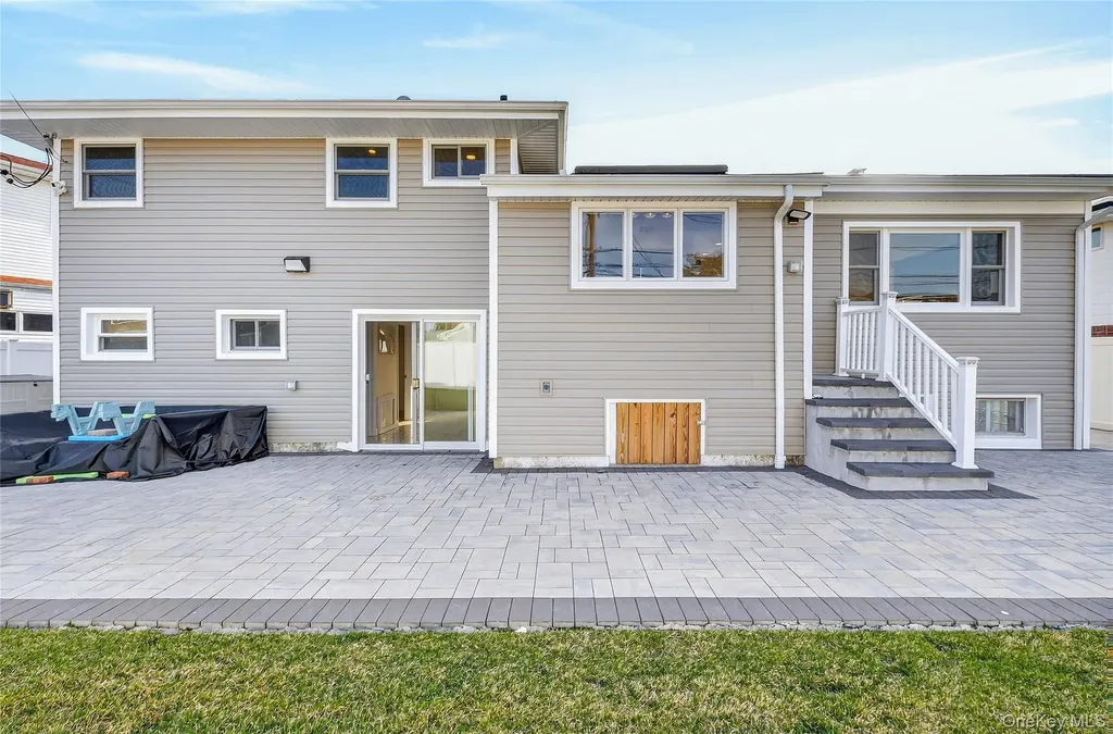 38 S Oaks Boulevard Plainview NY 11803