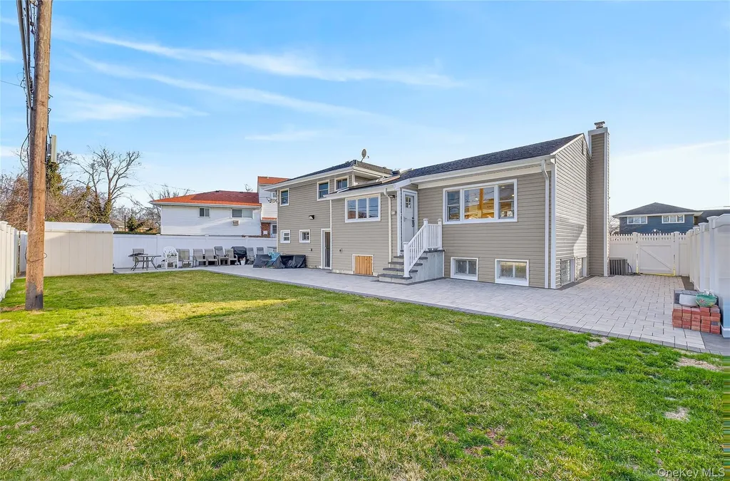 38 S Oaks Boulevard Plainview NY 11803