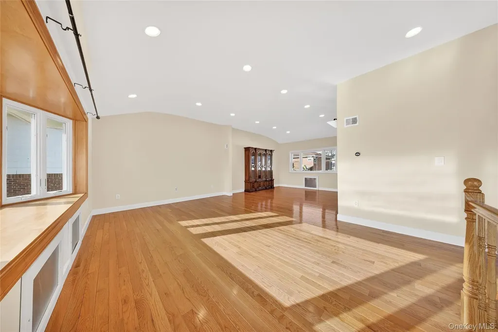 38 S Oaks Boulevard Plainview NY 11803
