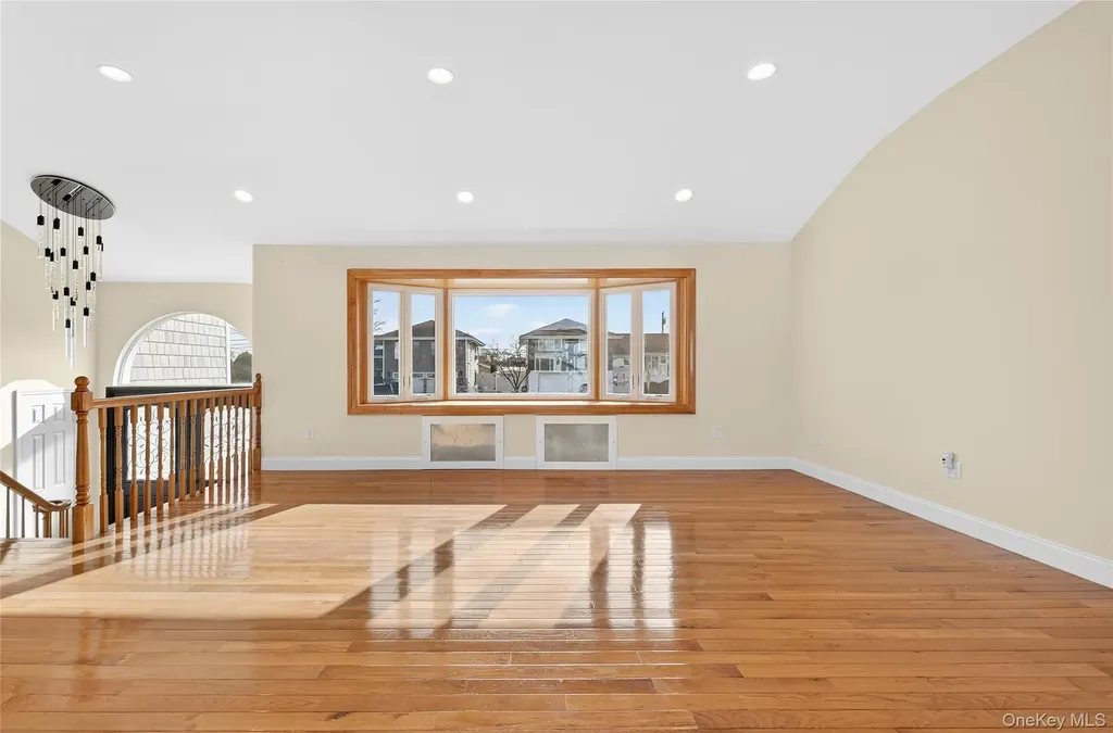 38 S Oaks Boulevard Plainview NY 11803