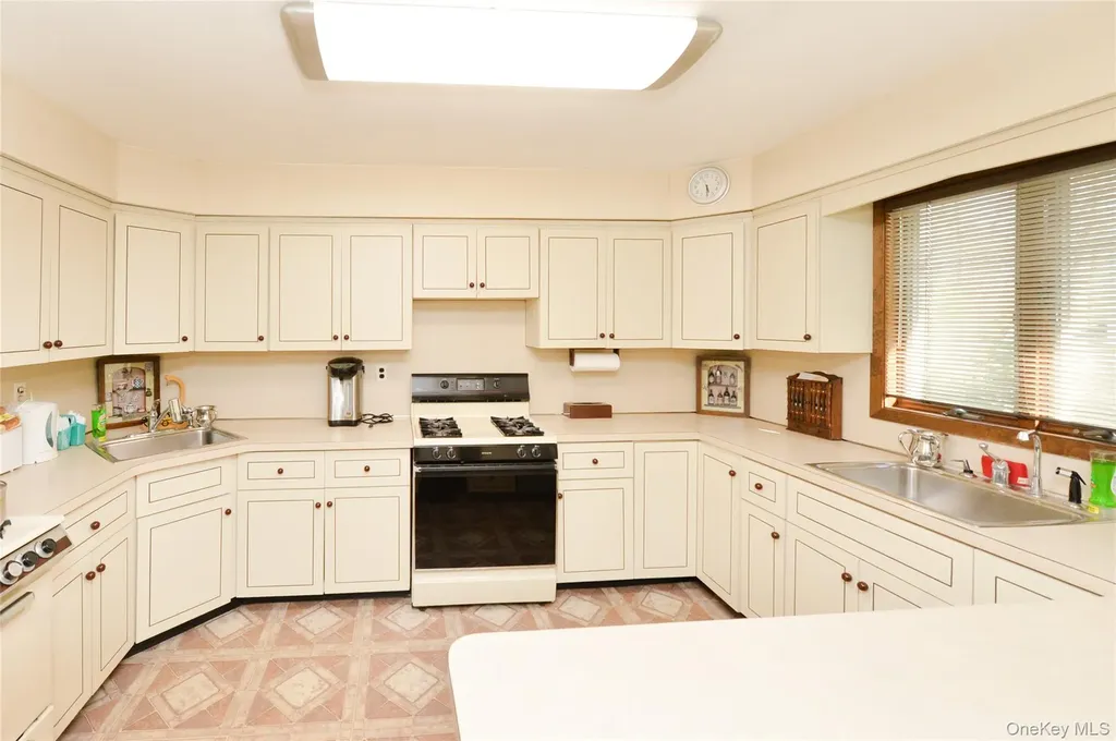 49-51 Albert Drive Monsey NY 10952