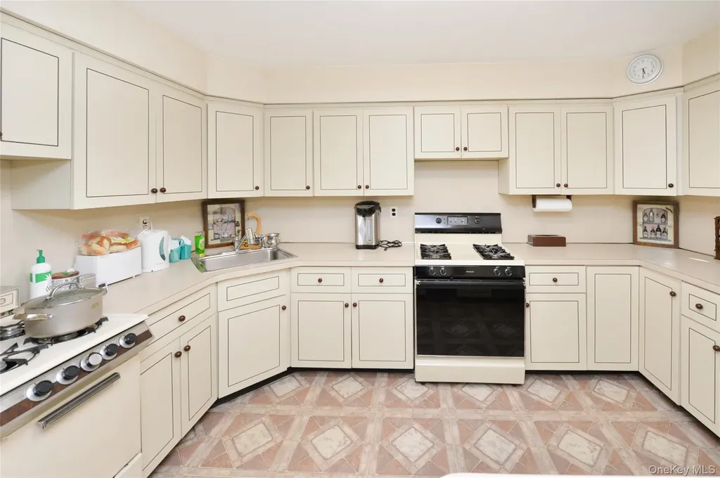 49-51 Albert Drive Monsey NY 10952