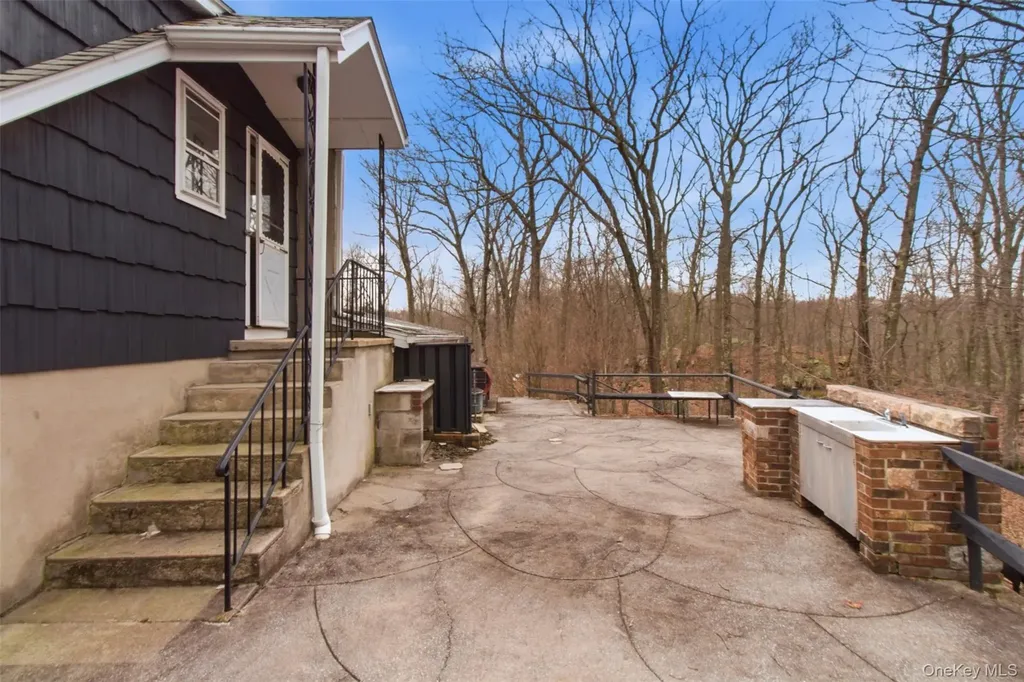27 Allapartus Circle Ossining NY 10562