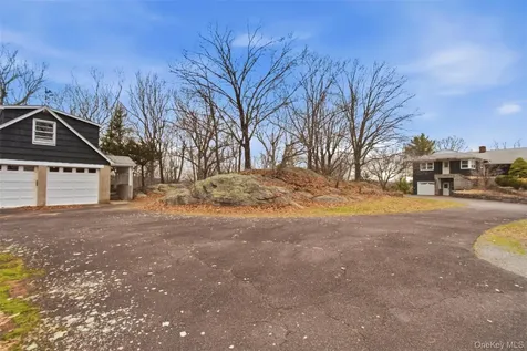 27 Allapartus Circle Ossining NY 10562