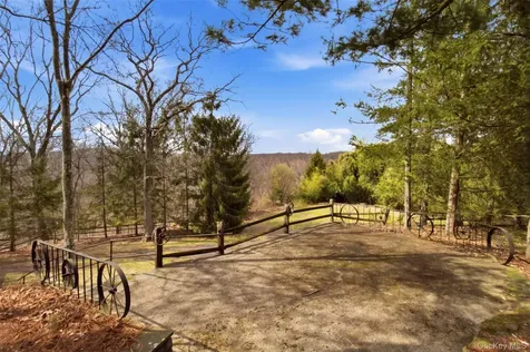 27 Allapartus Circle Ossining NY 10562