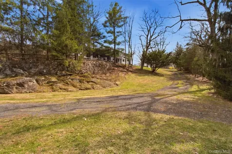 27 Allapartus Circle Ossining NY 10562