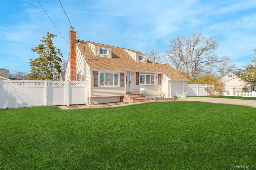 385 Irving Street Central Islip NY 11722
