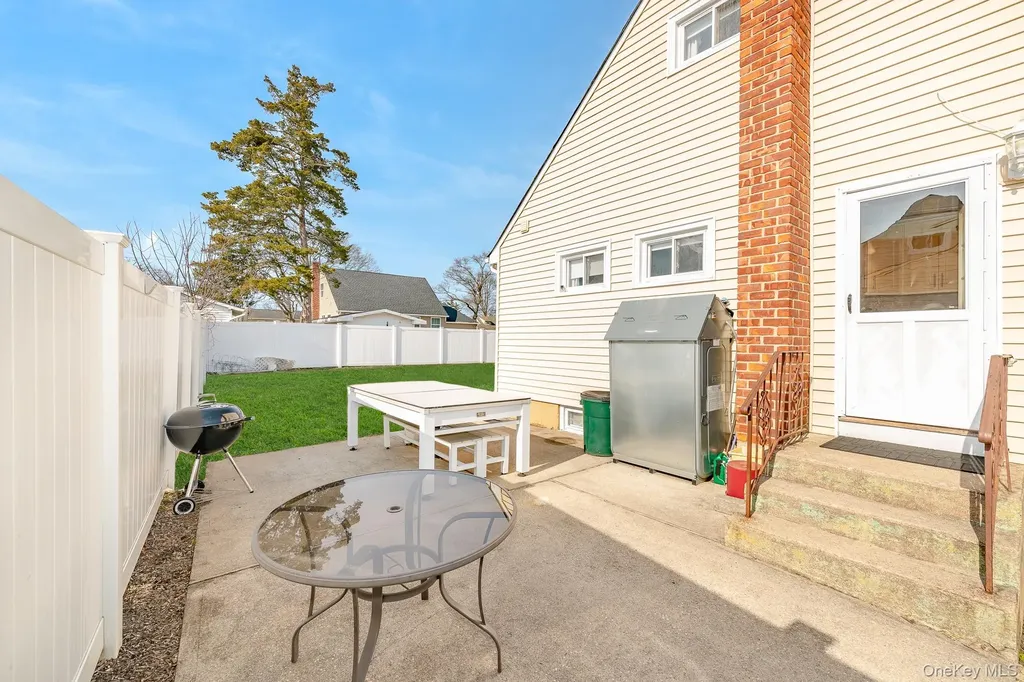 385 Irving Street Central Islip NY 11722