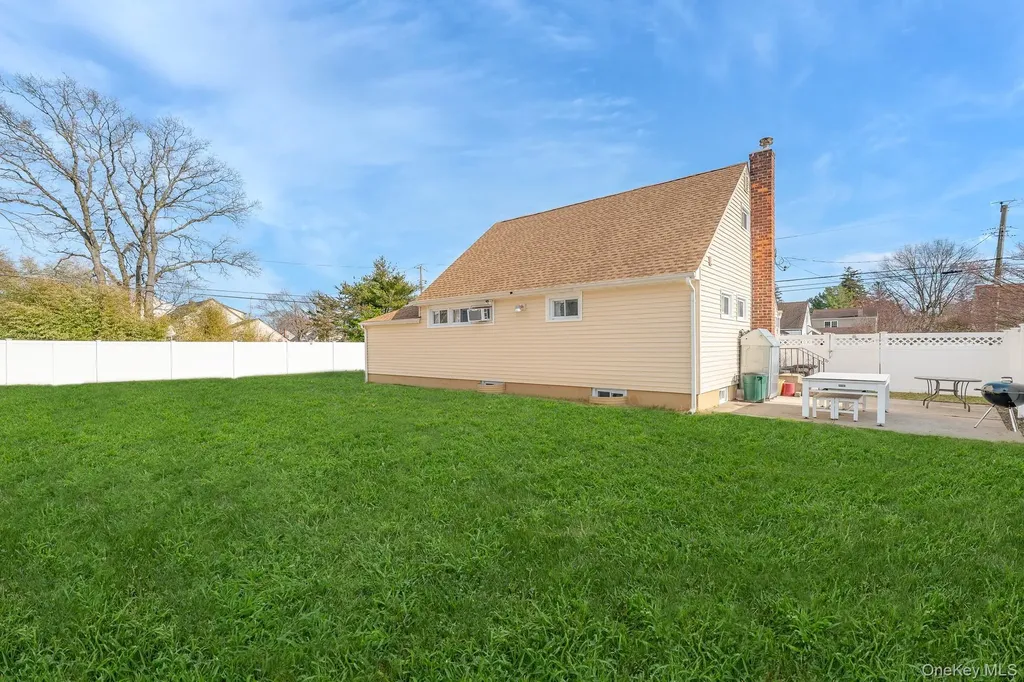 385 Irving Street Central Islip NY 11722